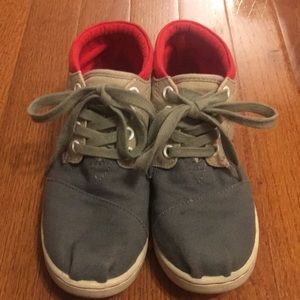 Boys Toms Sneakers size 1.5